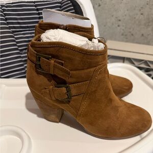 Crown Vintage 9.5 Dark Natural Ankle Boots